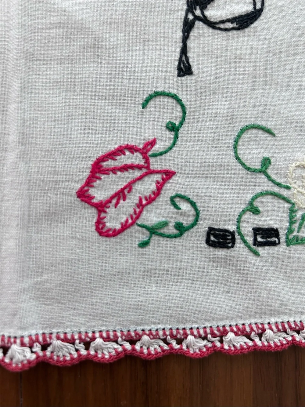 Vintage Embroidered Dresser Scarf Table Runner Flower Butterfly Bow Lace 34x12.5